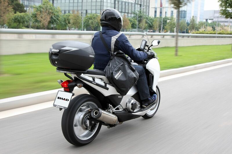 Yamaha T-Max 560 Tech Max [SHAD] - SH39 top case black 3kg 39L