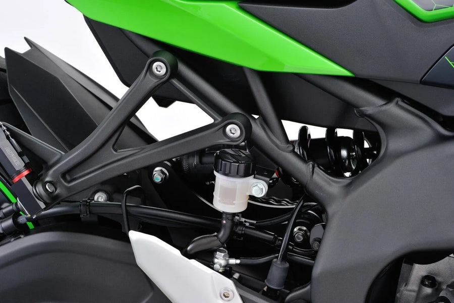 Kawasaki Z 900 RS [Daytona]-rear main cylinder cover