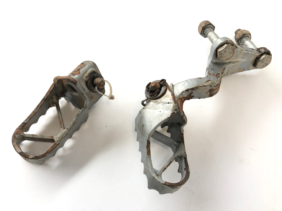 KTM 640 LC4 Adventure [2003] - Driver footrests right and left