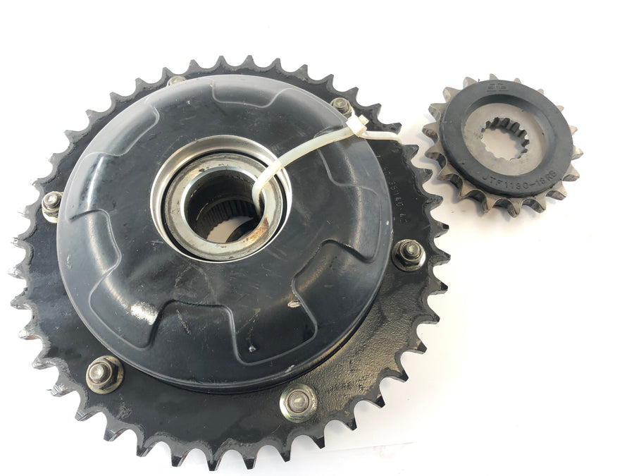 Triumph Speed ​​Triple 1050 515NJ [2006] - Drive pinion with chain wheel and chain wheel holder