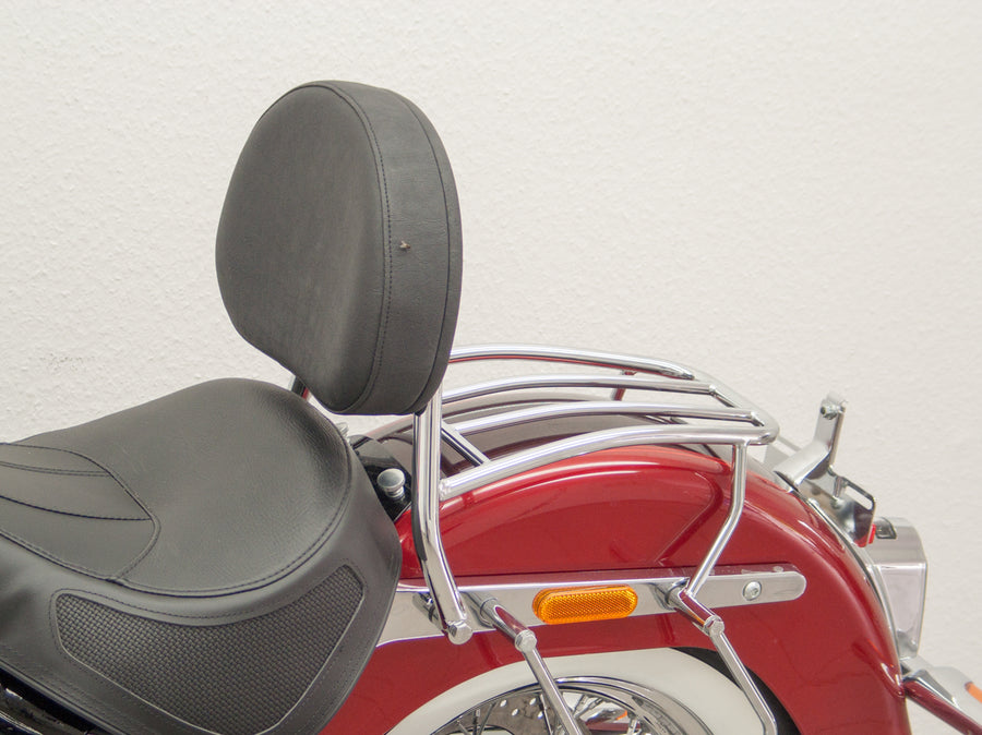 Harley Davidson Softail Deluxe (Milwaukee -Eight 107/114) [2018] - driver Sissy Bar with a large rounded pillow and luggage rack