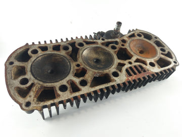 Suzuki GT 750 [1973] - Cylinder head