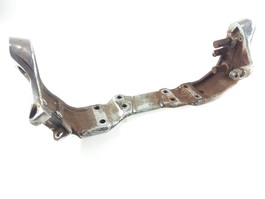 Suzuki Intruder VS 700 VP51A [1986] - Front footrest holder