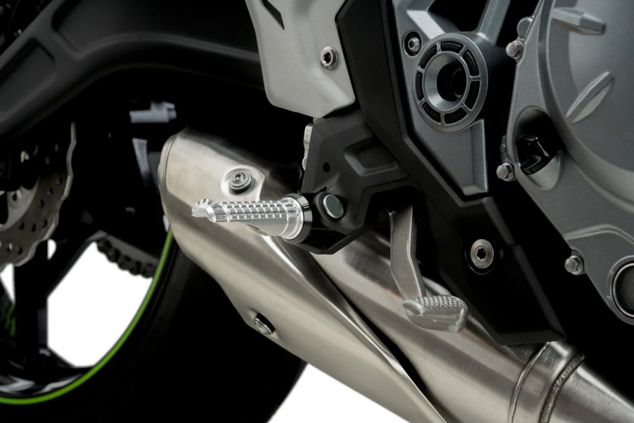 KTM RC 390 [2025] – R-Fighter footrests – silver