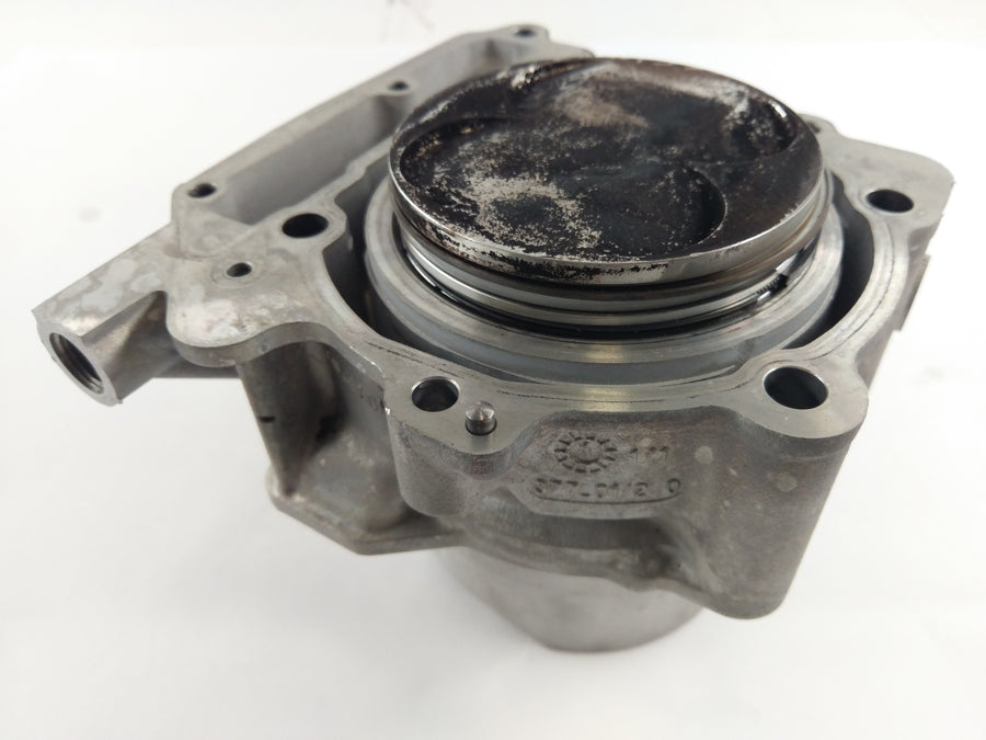 Aprilia RST 1000 Futura [2004] - cylinder with pistons