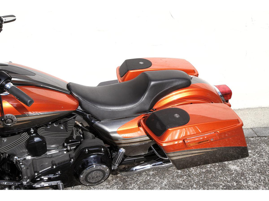 Harley Davidson Touring [2009-2025]-Gunfighter smooth seat black synthetic leather