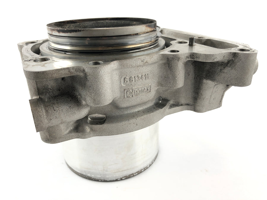 Can Am Spyder SM5 [2009] - Front Cylinder with Piston