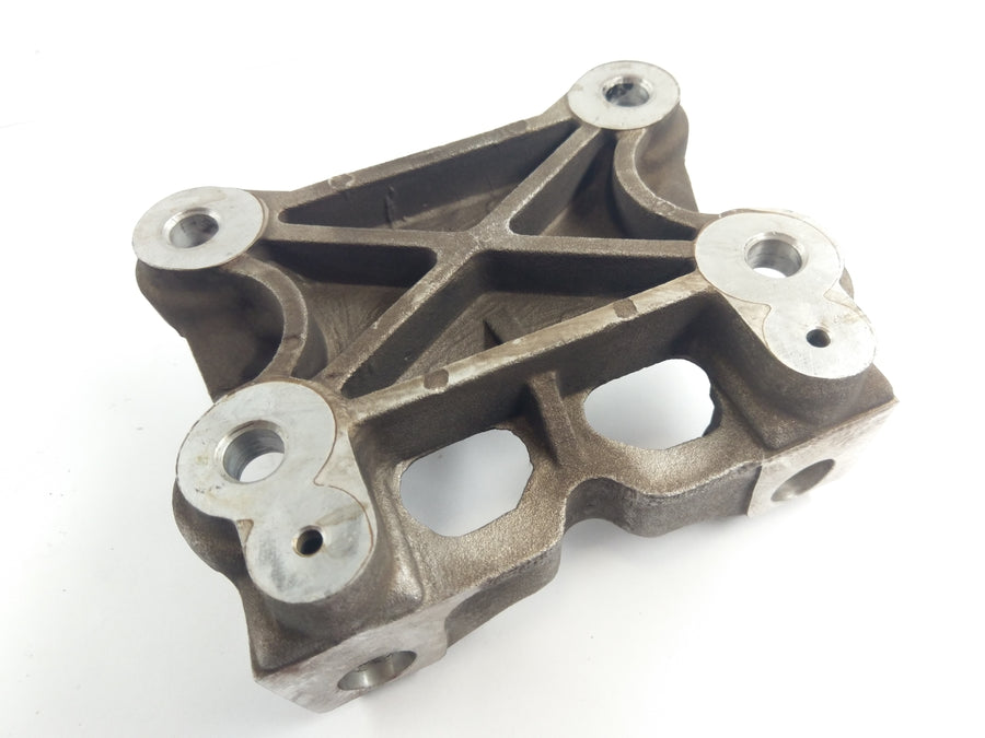 Moto Guzzi Mille GT [1990] - rocker arm bearing block cylinder head