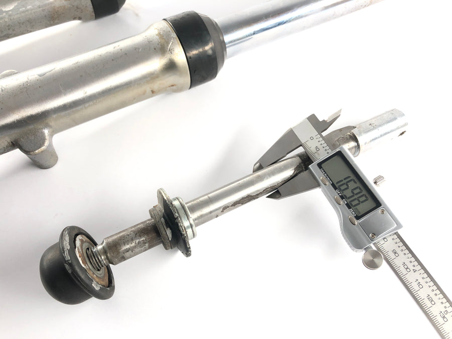Yamaha XS 650 Type 447 [1975] - Fork Telescopic fork with axle
