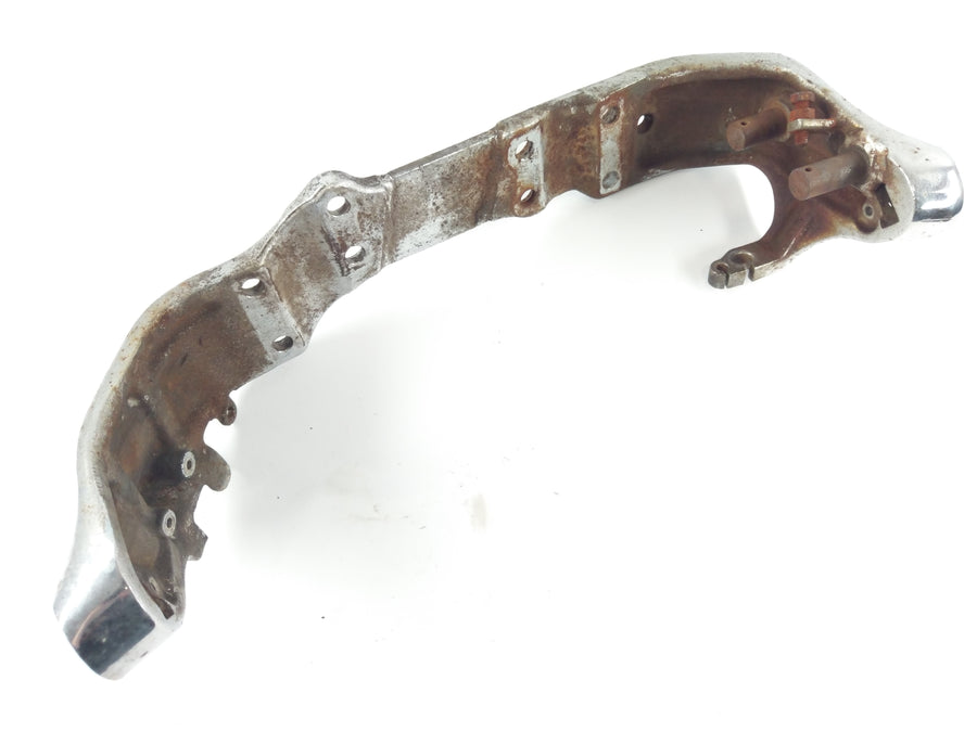Suzuki Intruder VS 700 VP51A [1986] - Front footrest holder