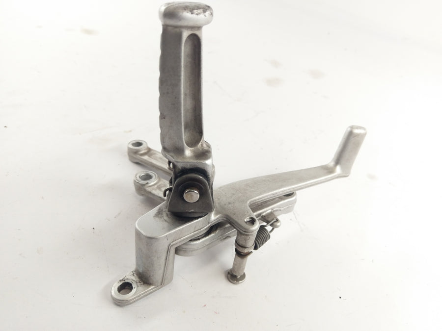 Triumph Speed ​​Triple T509 885i [1998] - Right footrest with bracket and brake pedal