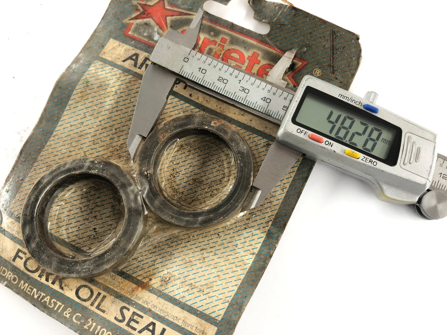 Kawasaki Z 750 E KZ750E [1981] - Oil seals fork seals