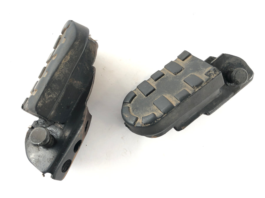 Triumph Tiger 900 T400 [1998] - Driver footrests left and right