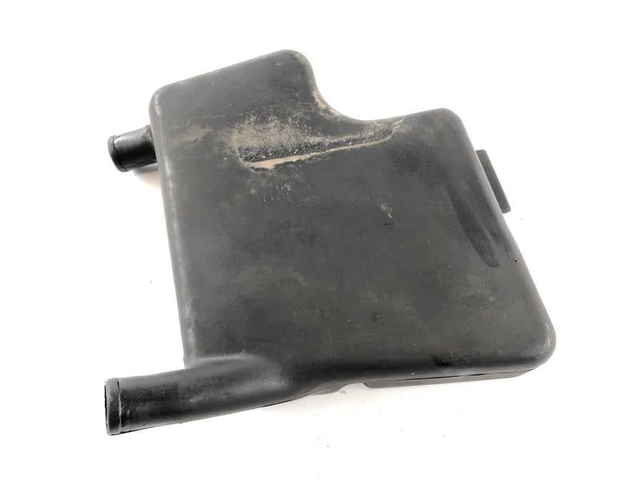 Ducati 888 Strada [1993] - Expansion tank engine housing ventilation