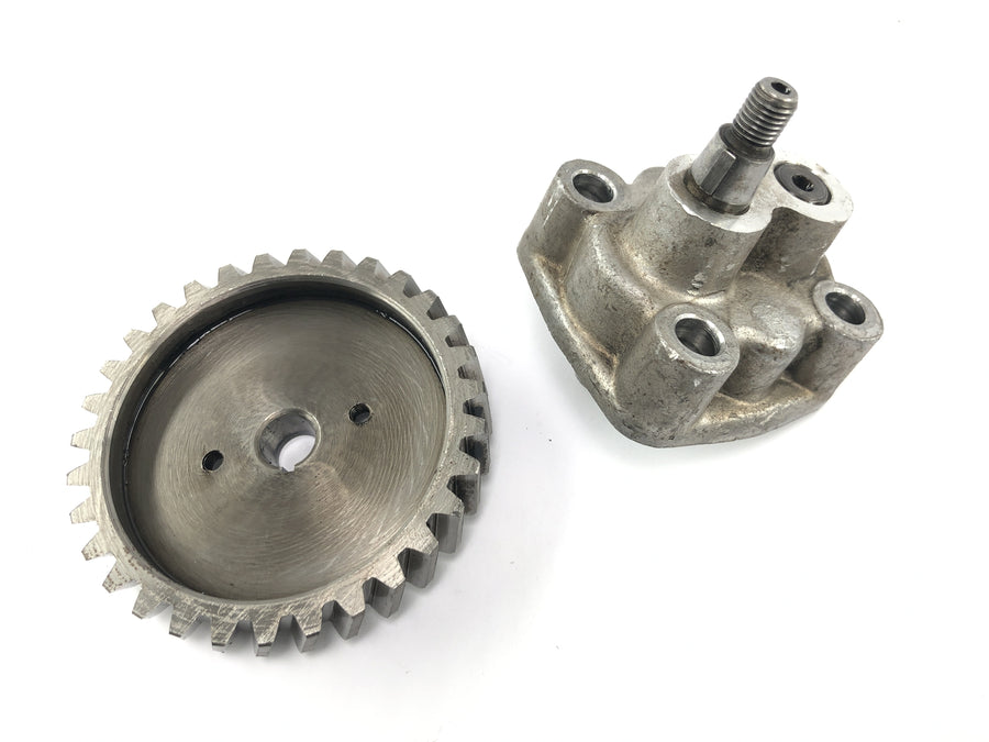 Moto Guzzi V7 Special [1971] - Oil pump gear pump pump wheel pump housing