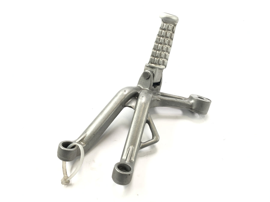 Triumph Daytona 955i T595N [2003] - passenger footrest on the right passenger footrest and holder
