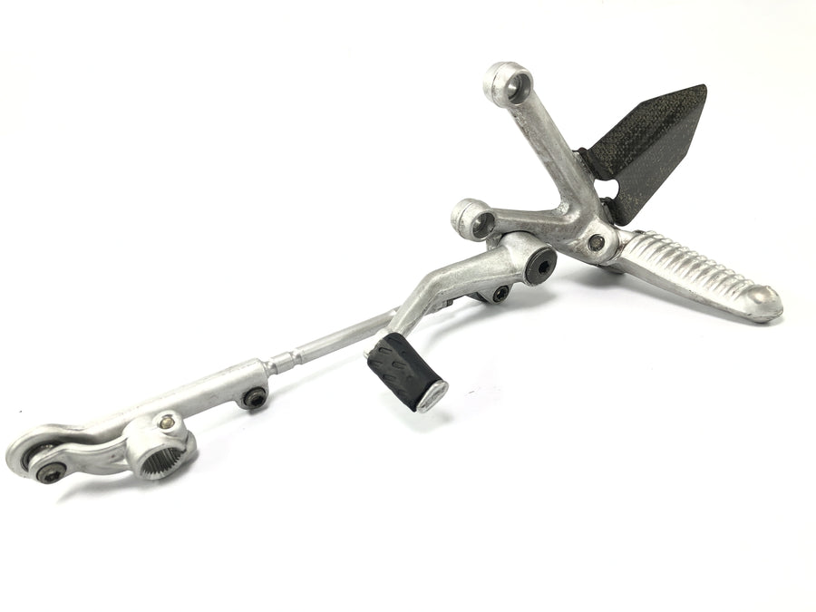 Ducati 999 H4 [2003] - driver's footrest on the left with switching link