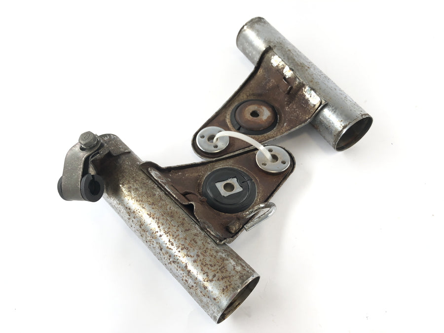 Yamaha XS 400 2A2 [1982] - Headlight bracket lamp holder