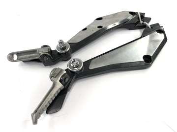Kawasaki GPZ 1100 ZXT10E [1997] - Rast holder and footrests on the right and left socias