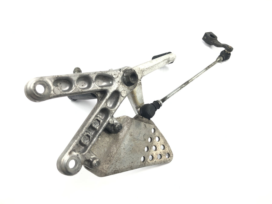 Honda CBR 900 RR Fireblade SC33 [2000] - Front left footrest Driver's footrest with gear lever and linkage