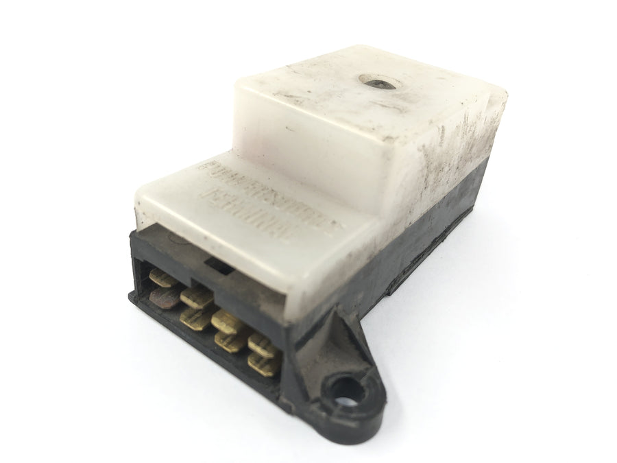 Suzuki GSX R 1100 GV73B [1990] - fuse box safety box