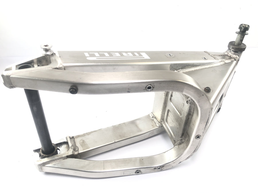 Yamaha YZF R1 RN01 [1998] - Schwinge rear wheel swing