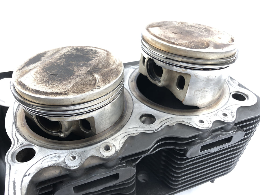 Suzuki GSX R 1100 GV73B [1990] - cylinder with pistons