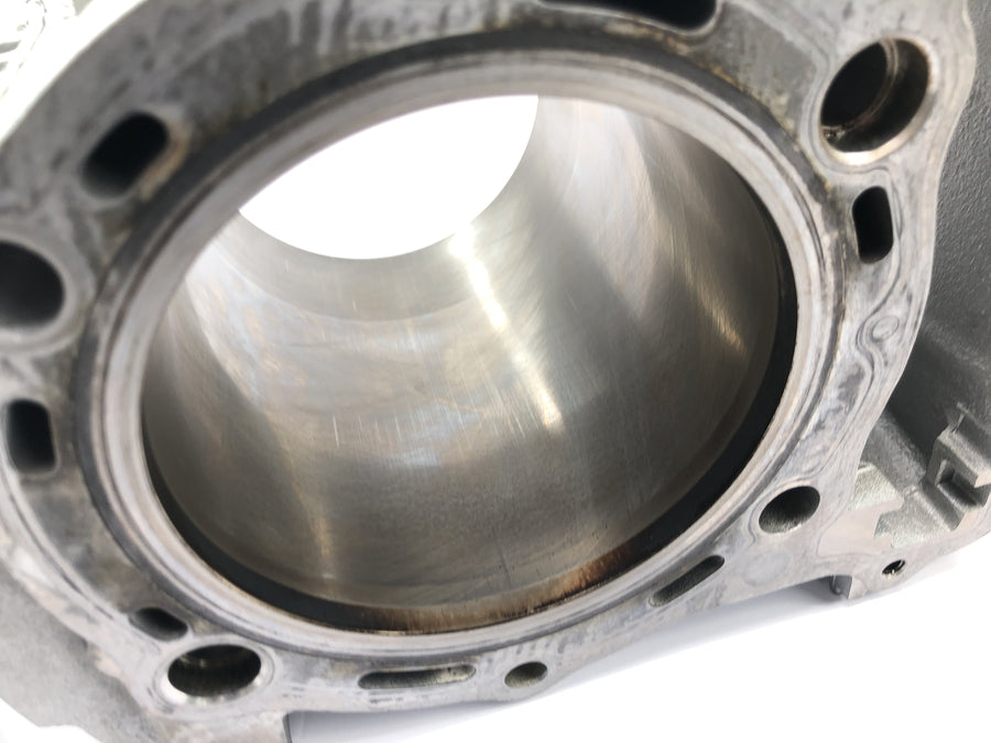 Kawasaki VN 1600 Classic VNT60A [2007] - cylinder with piston at the front