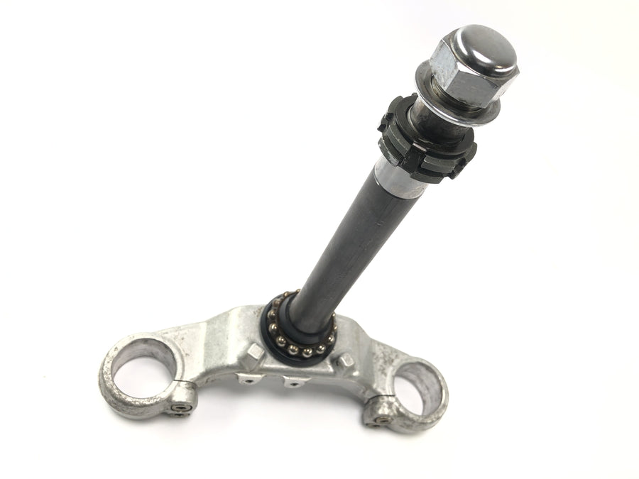 Yamaha TRX 850 4UN [1996] - Fork bridge below control shaft