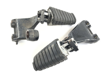 Yamaha V Max 1200 2we [1996] - driver's footrests with holder to the left and right footrest