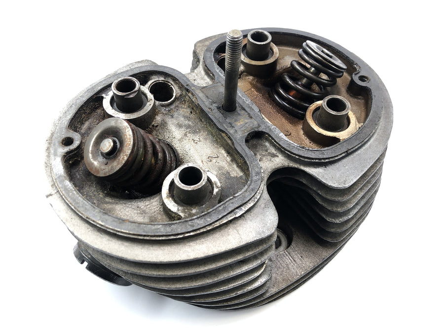BMW R75/5 [1973] - Cylinder head on the left
