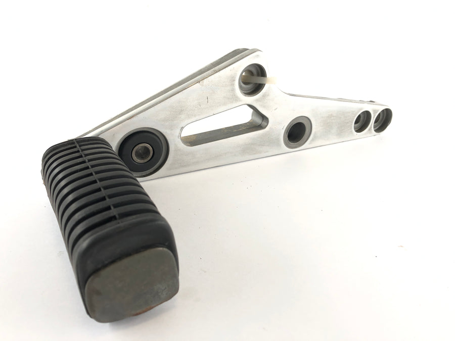 Yamaha XS 1100 2H9 [1978] - Passenger footrest right with footrest mount