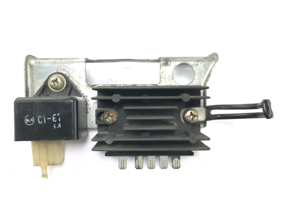 Suzuki RG 250 Gamma GJ21D [1987] - Voltage regulator rectifier regulator with ignition module and retaining plate