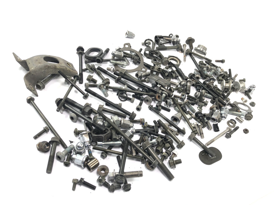 Yamaha XJR 1300 RP06 [2002] - remaining parts and screws mixed lot