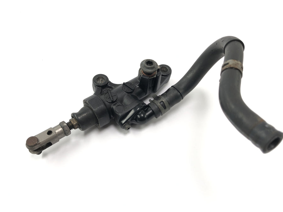 Yamaha YZF R1 RN09 [2003] - Brake pump behind