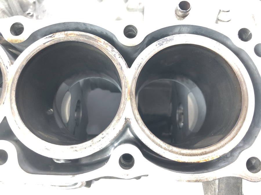 Honda CBR 900 RR Fireblade SC33 [2000] - Engine block crankcase with pistons