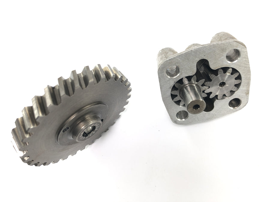 Moto Guzzi V7 Special [1971] - Oil pump gear pump pump wheel pump housing