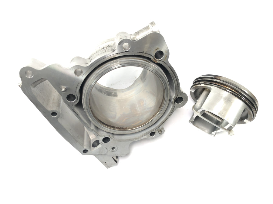 Aprilia RSV 1000 RP Mille [2001] - Cylinder with rear piston