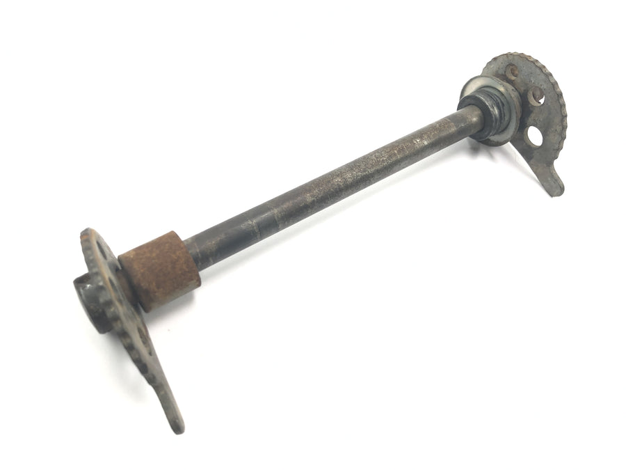 Yamaha DT 175 2K4 [1982] - Rear axle with chain tensioner through axle axle