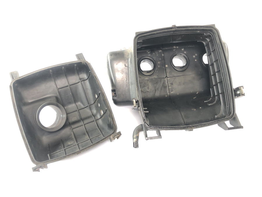 Suzuki GSX-R 1100 W GU75 C [1994] - Air filter box airbox system air filter housing