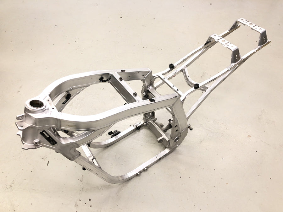 Suzuki GSX R 1100 GU74D [1987] - Frame main frame with papers