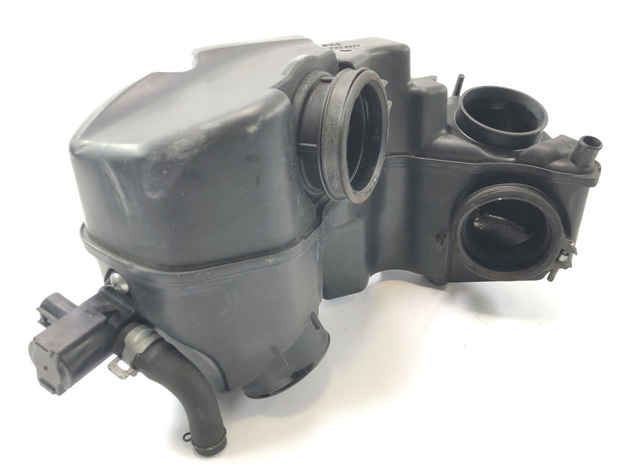 Suzuki VZ 1500 WVCU [2011] - Air filter box airbox air filter housing intake box