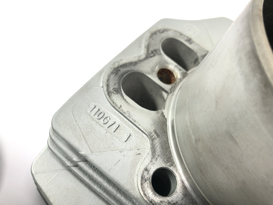 Moto Guzzi V11 Sport [1999] - cylinder with piston on the left