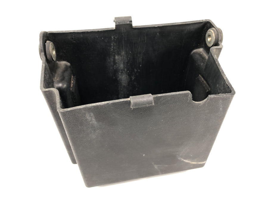 Triumph Daytona 900 T300 [1993] - battery compartment battery owner