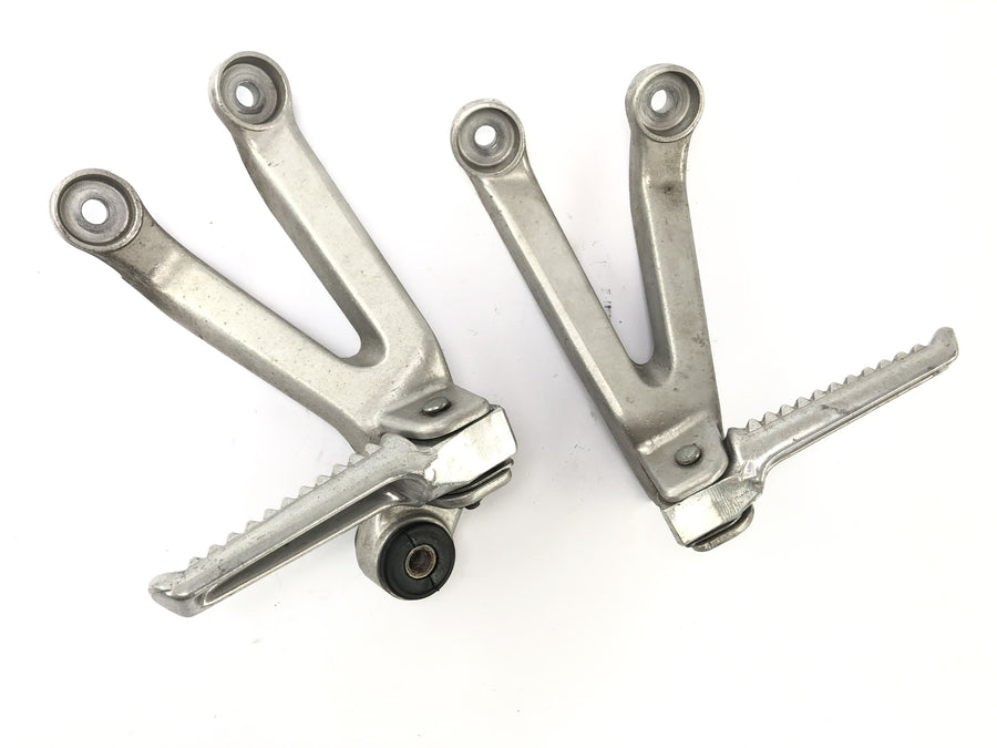 Honda CBR 900 RR SC28 [1994] - Pedia's footrest footrest holder left and right footrest shots