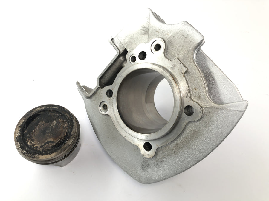 Ducati Monster M600 [1995] - cylinder kit cylinder with pistons at the rear cylinder