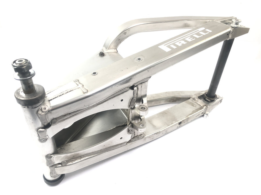 Yamaha YZF R1 RN01 [1998] - Schwinge rear wheel swing