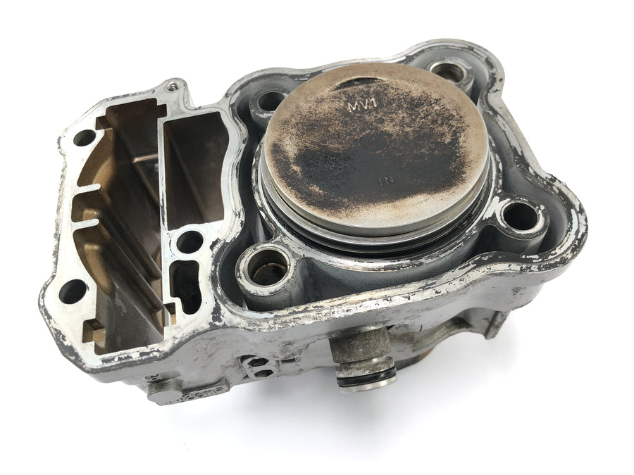 Honda XRV 750 Africa Twin RD04 [1990] - Cylinder with rear piston
