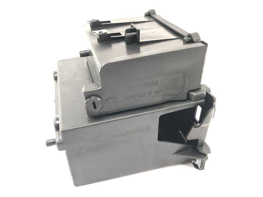 Honda VTX 1800 SC46 [2004] - Battery box, battery compartment, tool compartment