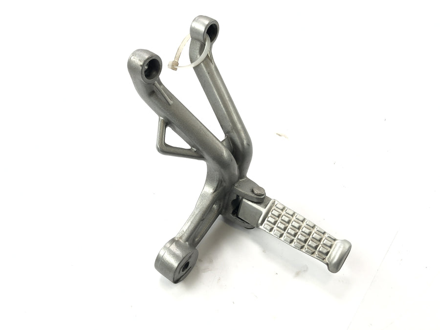 Triumph Daytona 955i T595N [2003] - passenger footrest on the right passenger footrest and holder